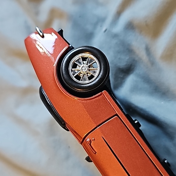 Maisto 1968 Chevrolet Camaro - Picture 3 of 10